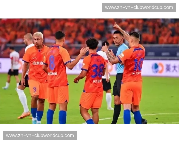 橙狮怒吼与津门虎啸：山东鲁能对阵天津泰达，那段被绿茵浸染的岁月情仇